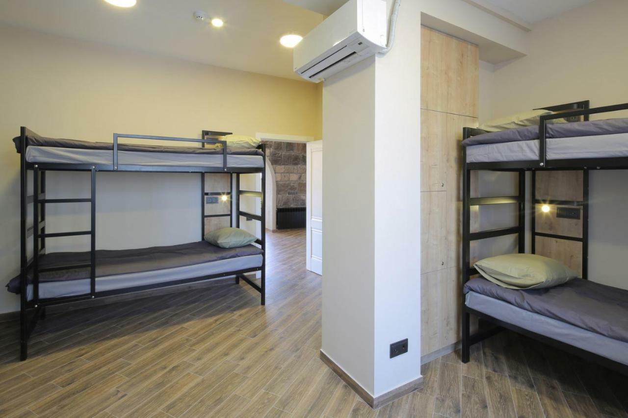 Highland Hostel เยเรวาน ภายนอก รูปภาพ